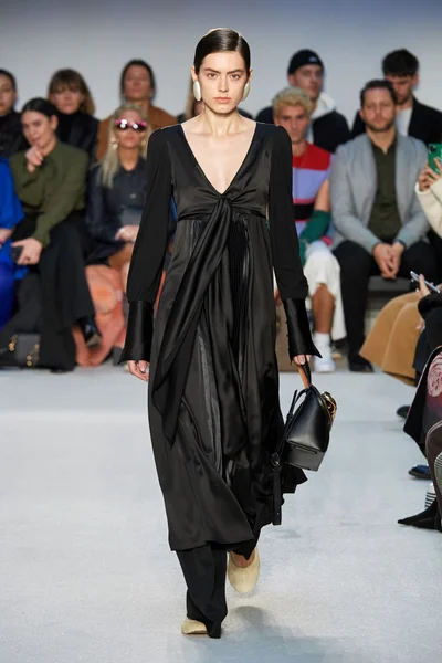 Look 4